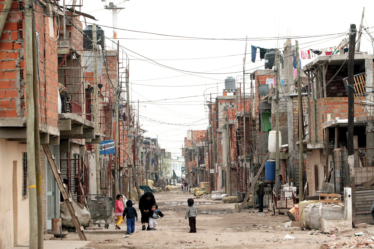 «El Resucitado está presente… en los crucificados que todavía esperan redención»